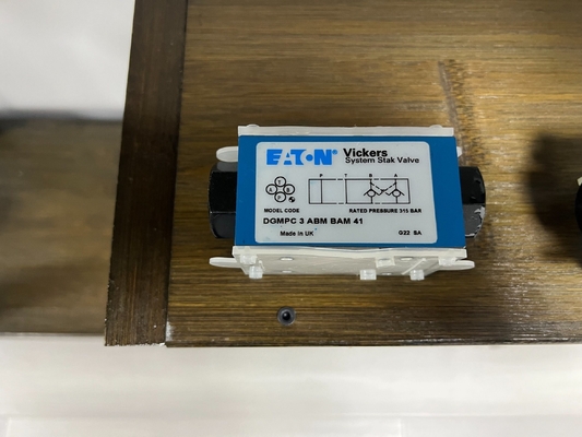 Valve électromagnétique à courant continu avec forme de raccordement de pince hydraulique