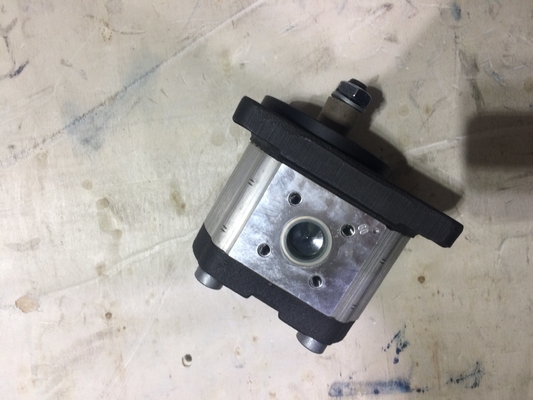 Paiement en USD pour le support du moteur de la pompe hydraulique de l'excavatrice