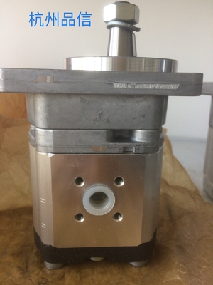 0511645601 Pompe à engrenages hydrauliques 35 kg Conception légère pour une installation facile