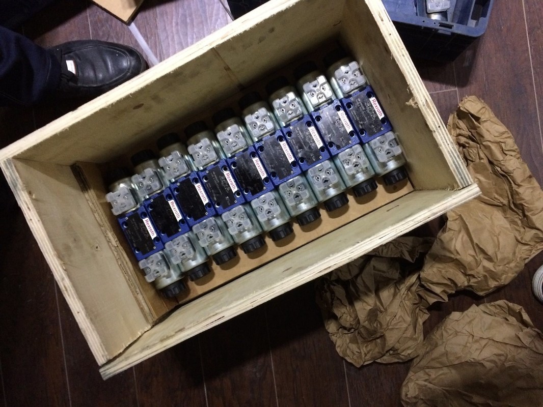 Valve de commande hydraulique pour paver Améliorez les performances et la durabilité de votre paver