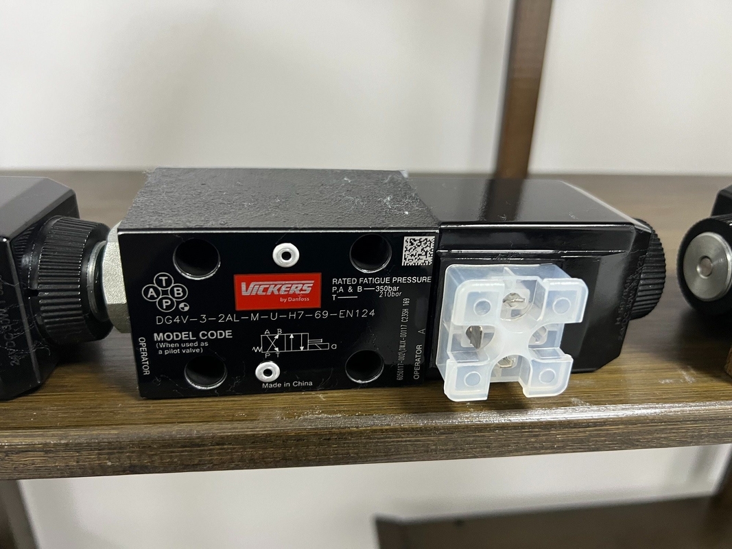 Utilisation industrielle soupape solénoïde Dg4V-3-2al-M-U-H7-69-En124 Pièces détachées hydrauliques